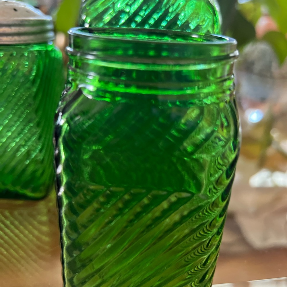 Set of Three Owen’s-Illinois Green Depression Glass Canisters - Picture 6 of 8